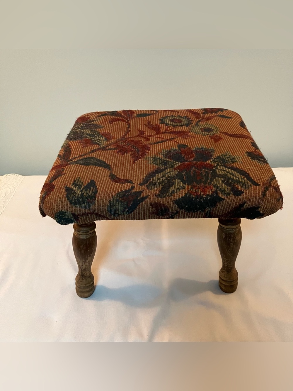 VTG Small Upholstered Floral Tapestry Footstool Stool Wood Cottagecore Country